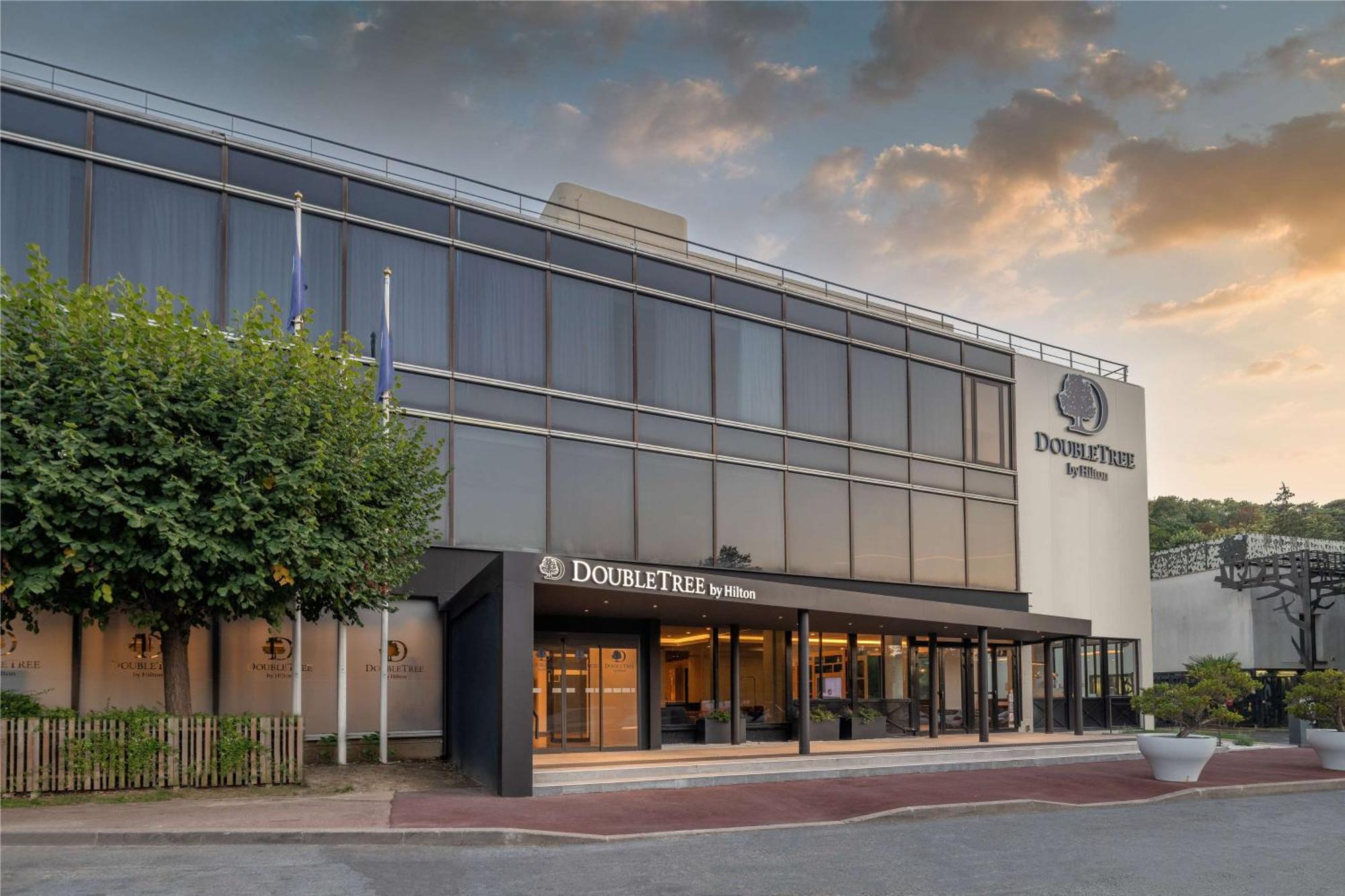 Doubletree By Hilton Paris Bougival酒店 外观 照片
